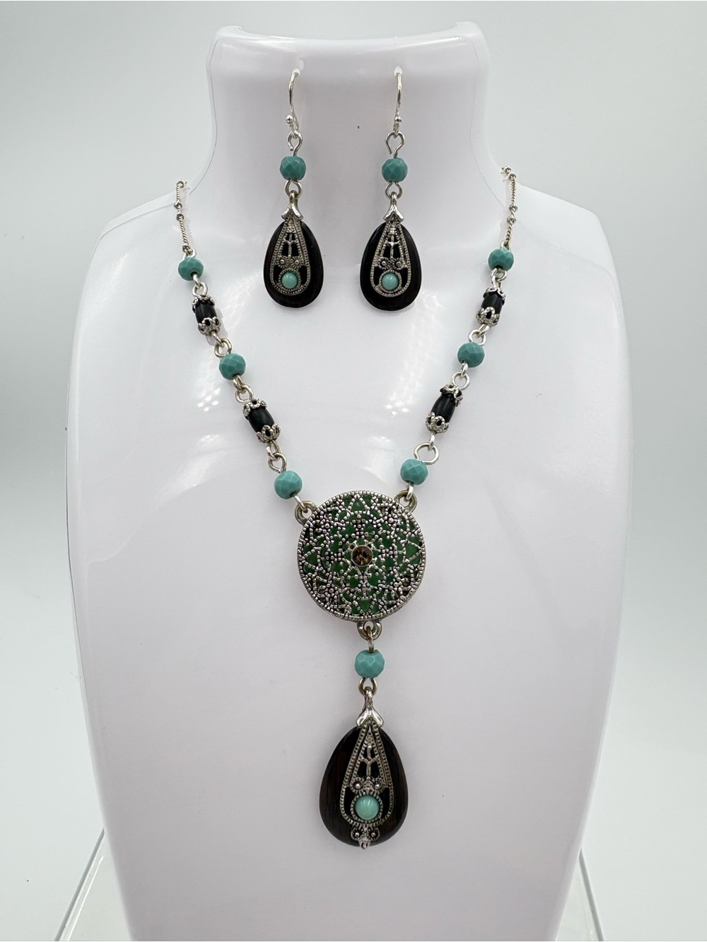 Vintage 2009 Avon Turquoise & Brown Medallion Necklace & Matching Earrings - Picture 6 of 14